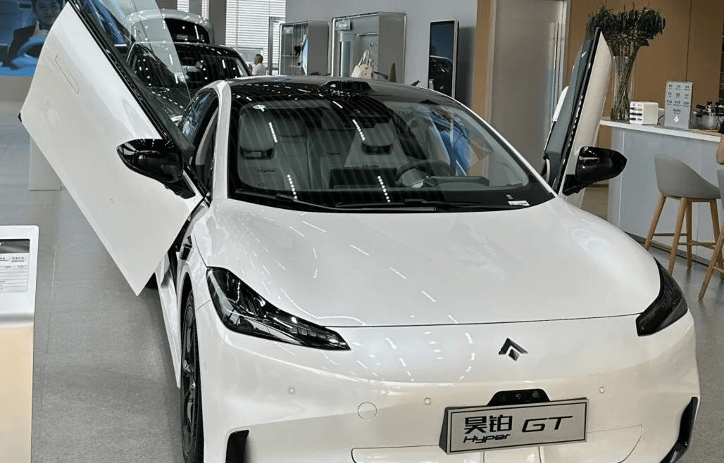 还看啥特斯拉,续航710km国产车才19万,剪刀门轿跑4.