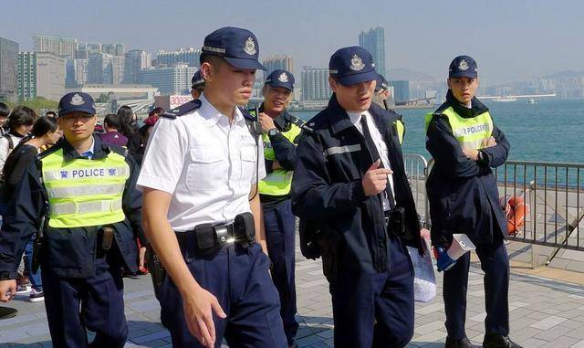 别看香港警察配枪威风凛凛,其实开枪也要面临巨大的风险