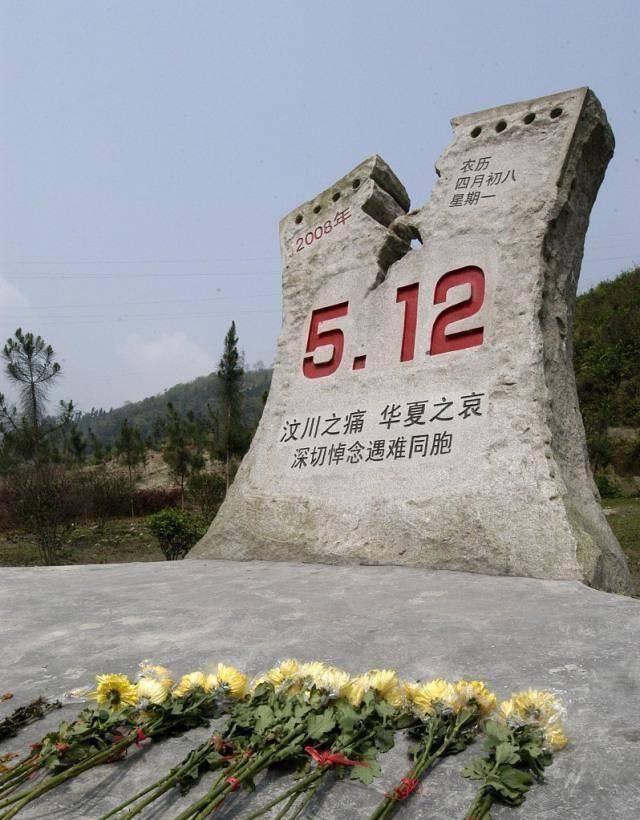 李应霞:汶川地震中舍身先救丈夫,自己失去双腿,后被丈夫抛弃