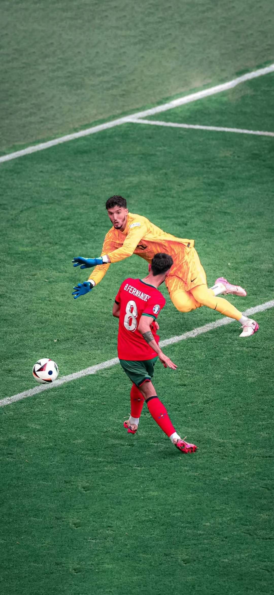 从双方实力对比来看,意大利队在经验和整体配合方面略占优势.