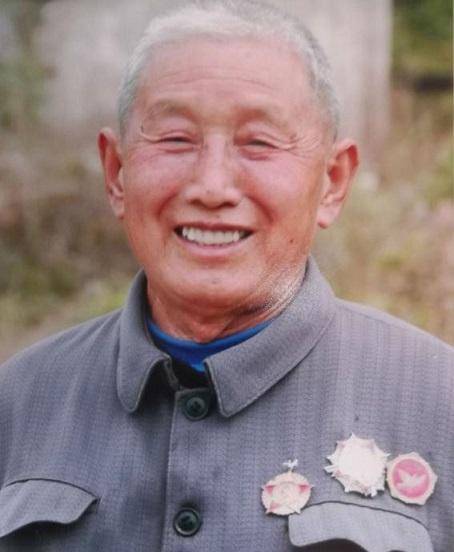 1980年,一位老人在北京军事博物馆哭着说:第一挺机枪是我的