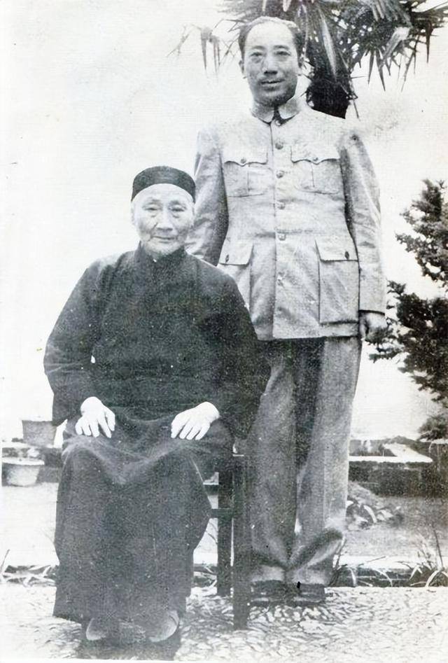 1946年戴笠坠机而亡,蒋介石清算其遗产,得知数目后气得破口大骂