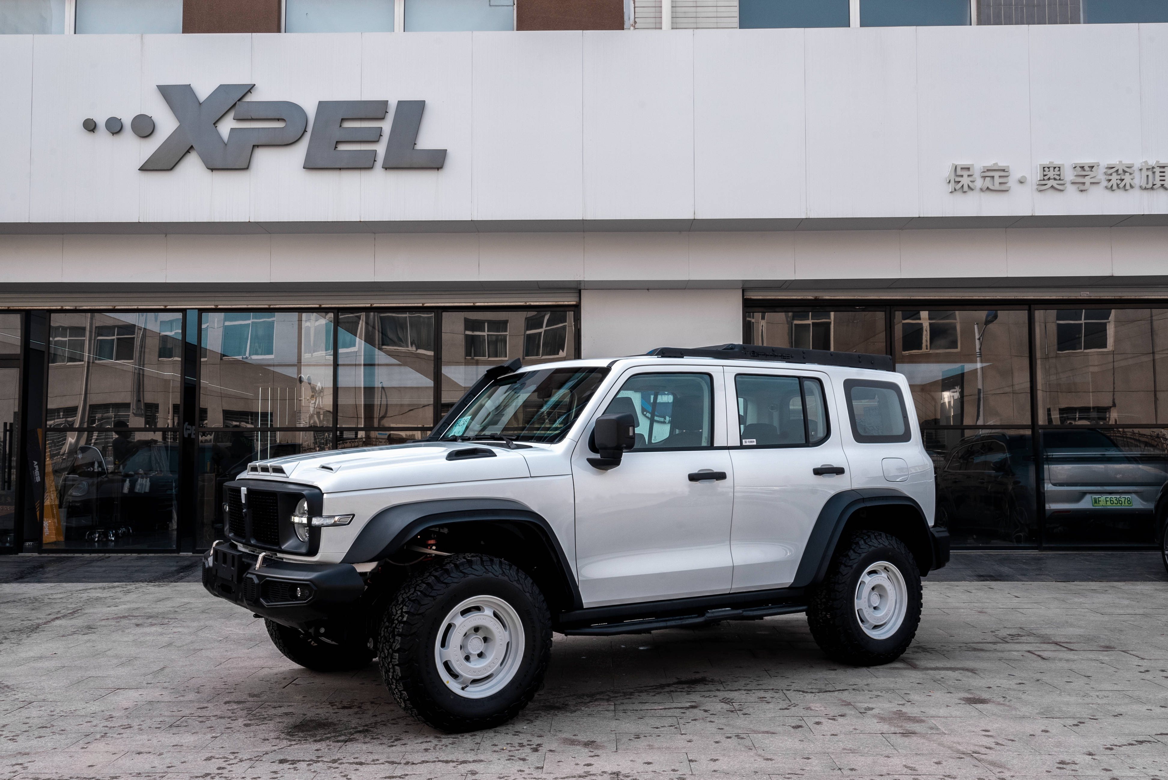 保定xpel奥孚森:隐形车衣究竟能抵抗多大力度的刮擦呢?