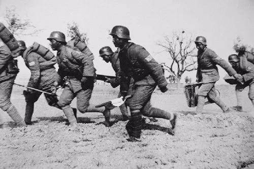 "卧底将军"廖运周:潜伏国民党20年,一举端掉国民党10万大军