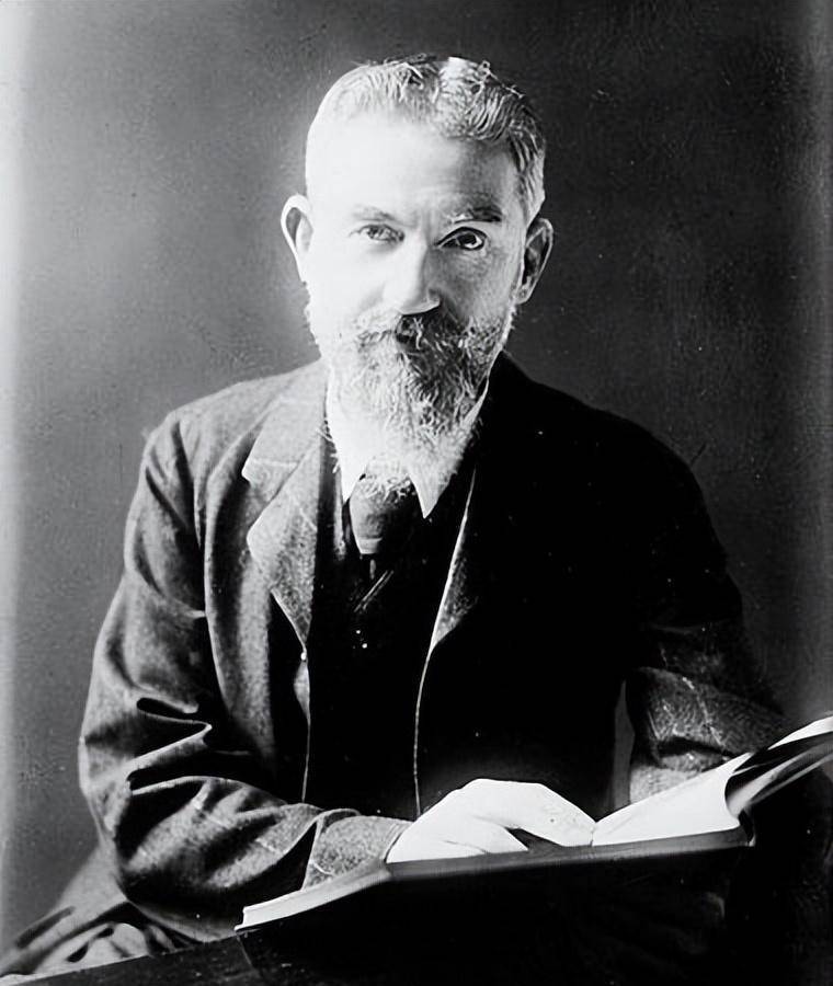 萧伯纳:戏剧界的激情先驱与社会观察家