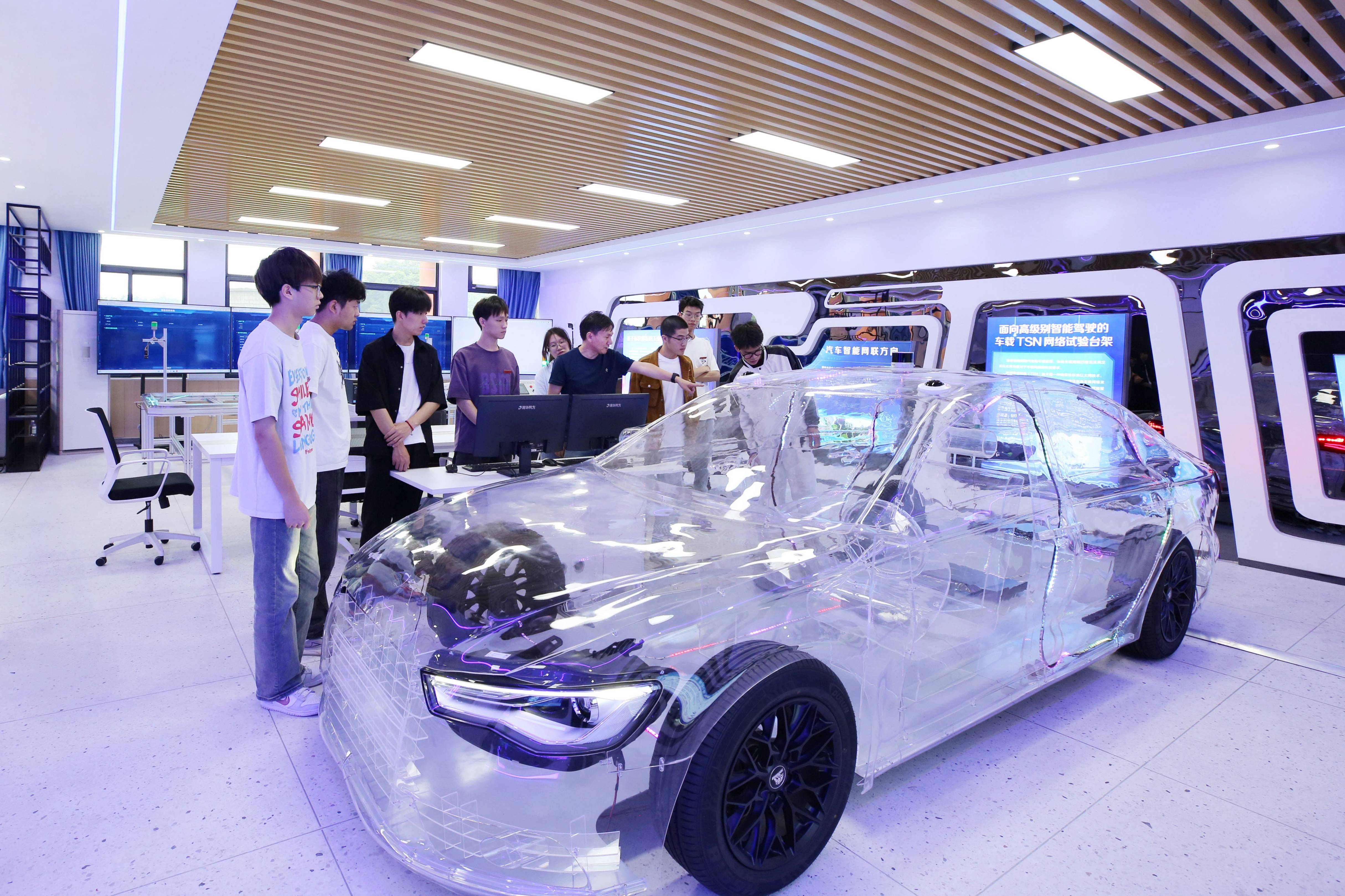 该校研究生院党委书记李建忠表示,学校先后出台了《湖北汽车工业学院