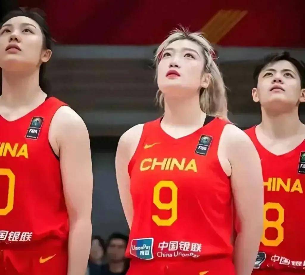 在中国篮球媒体开放日上,我们飒爽的中国女篮队员们忙得不可开交,她们