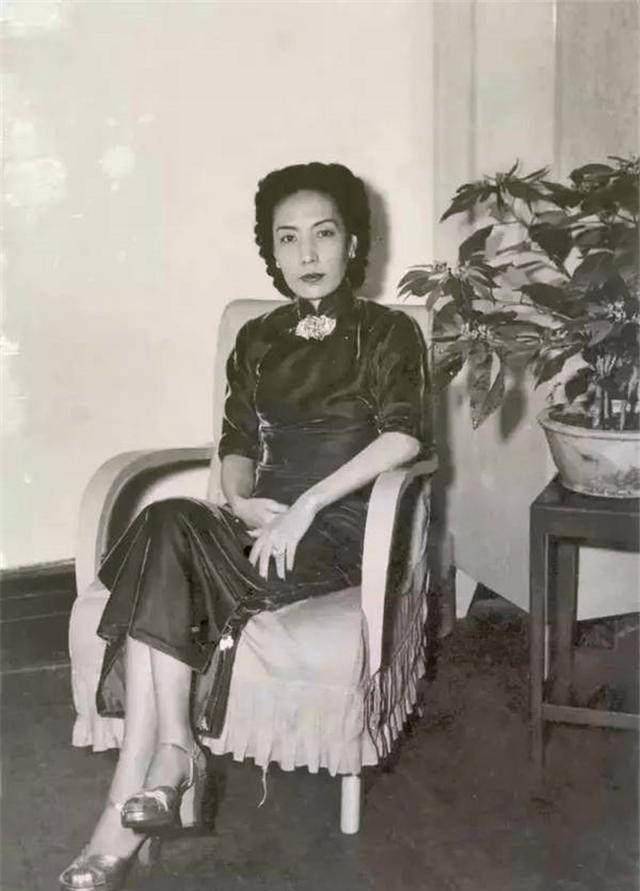 杜月笙63岁才给孟小冬名分,杜香港去世后,她说4个字,字字戳心_姚玉兰