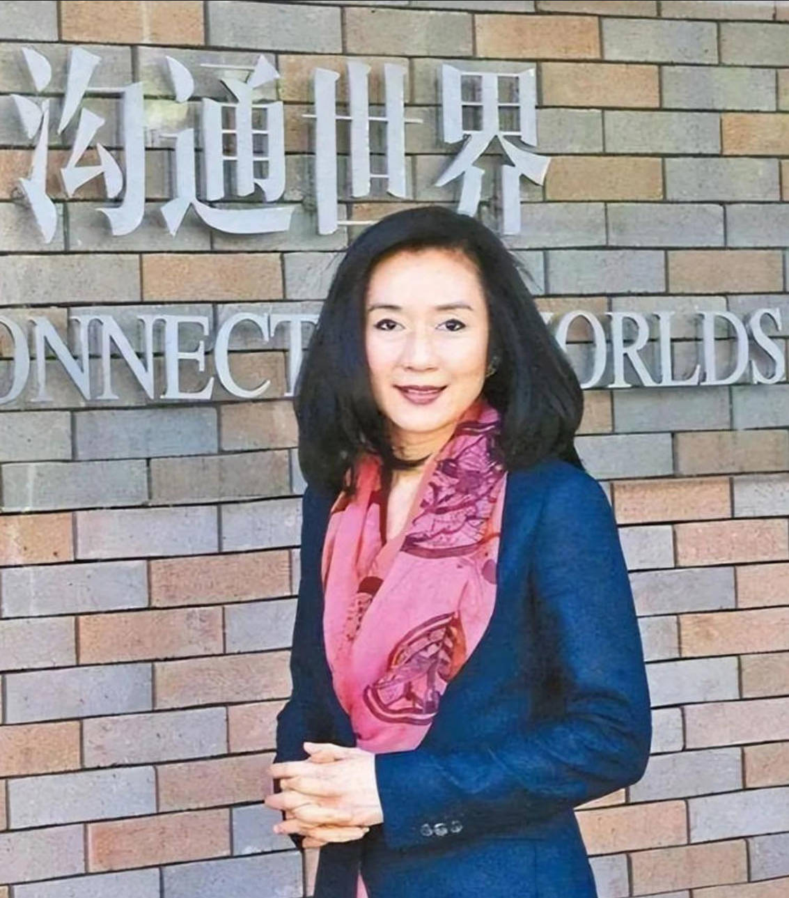 她美得不可方物,与秦汉,成龙传绯闻,拍裸戏也不火