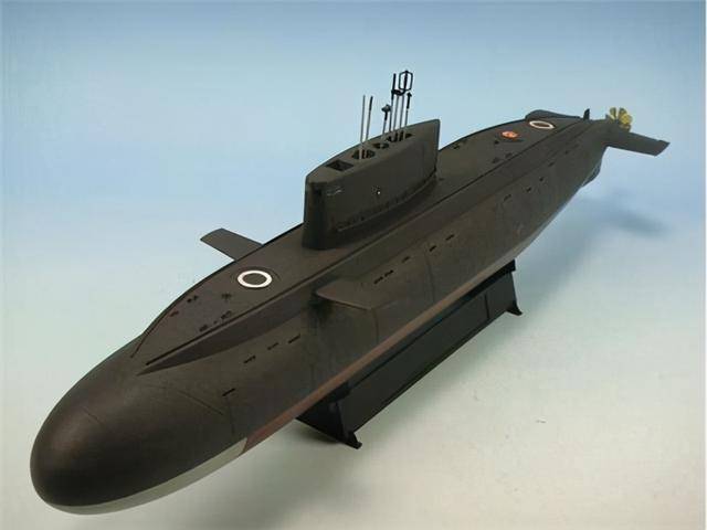 艘核潜艇正式服役,朱德不顾88岁高龄,坚持下海_肖劲光_海军_国防现代