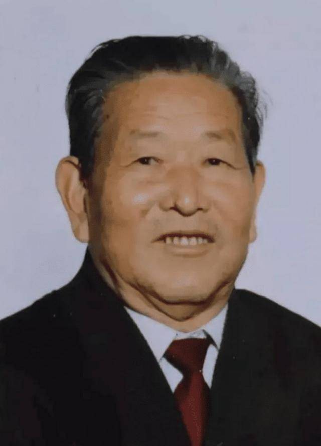 他是华国锋钦点的公安部部长,能力十分出众,1983年被免去职务