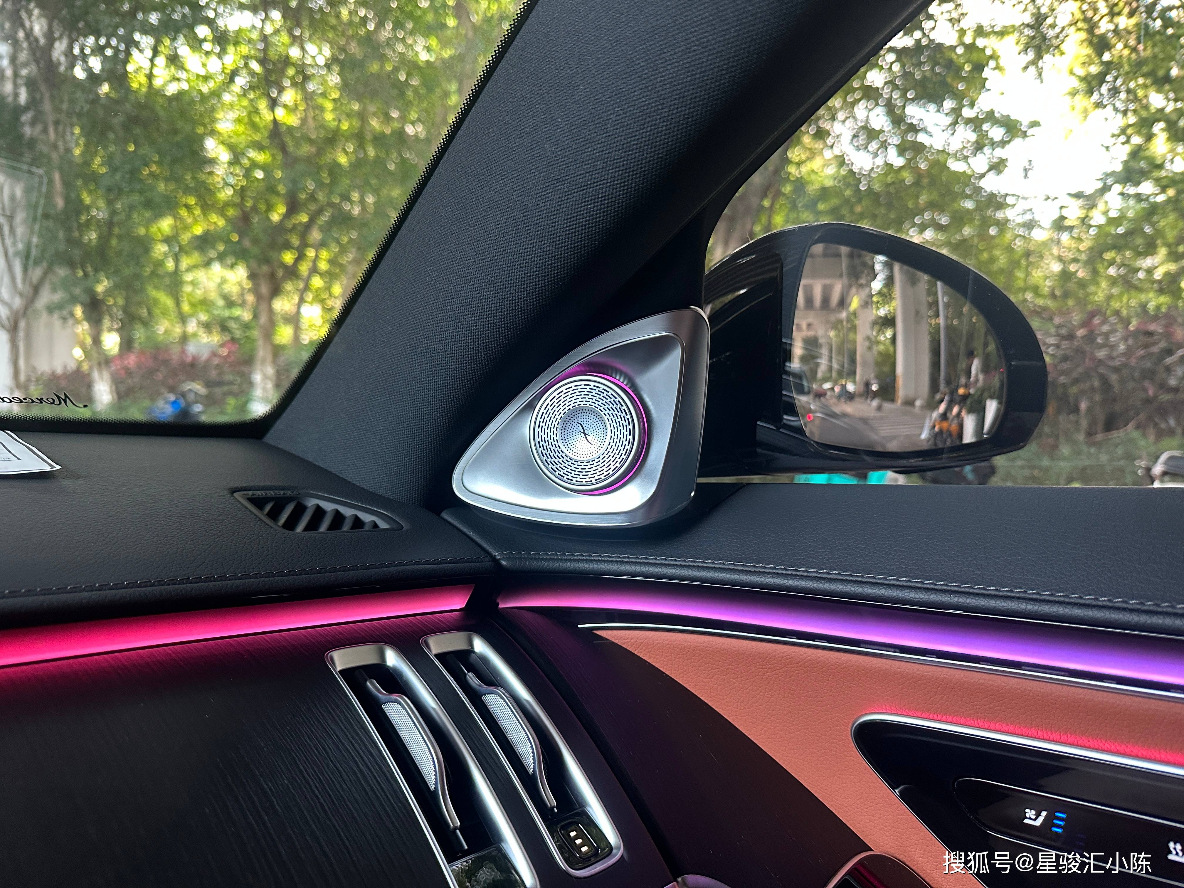 奔驰s400l升级柏林之声音响,15个扬声器1个功放安装案例