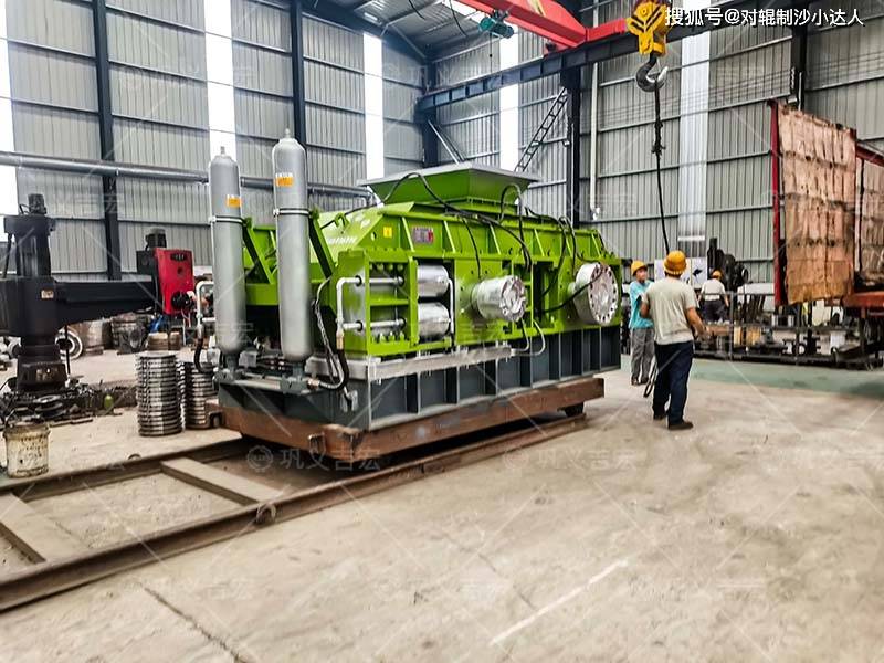 时产50吨液压对辊制砂机简介