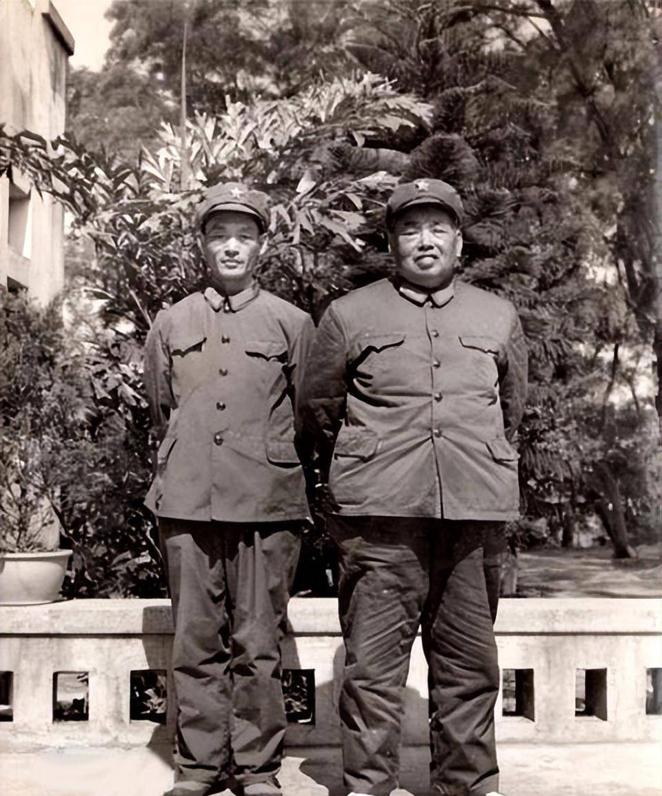 个子女,全部参军,二儿子犯错后许世友曾怒斥:枪毙他_许光_许建军_母亲