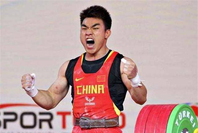 举重天才廖辉:4次打破世界纪录,奥运会前无故被换,愤怒退役
