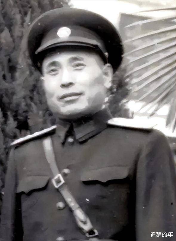 张维翰带8个团投奔八路军,为何55年授大校?死后百位将军来送行