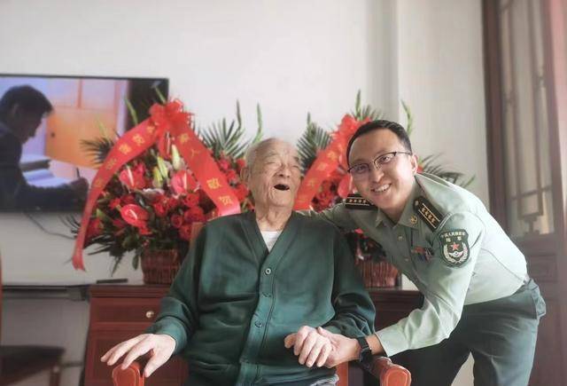 成昆之变,仅保留一位主官:他是资格最老的上将,103岁生日快乐_万海峰