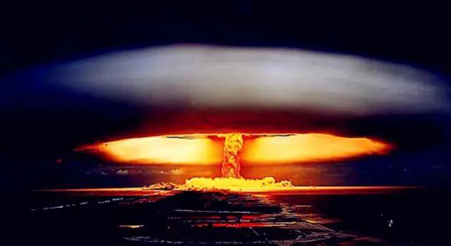 1945年,美国耗费25亿研发的原子弹图,被英国科学家无偿送给苏联