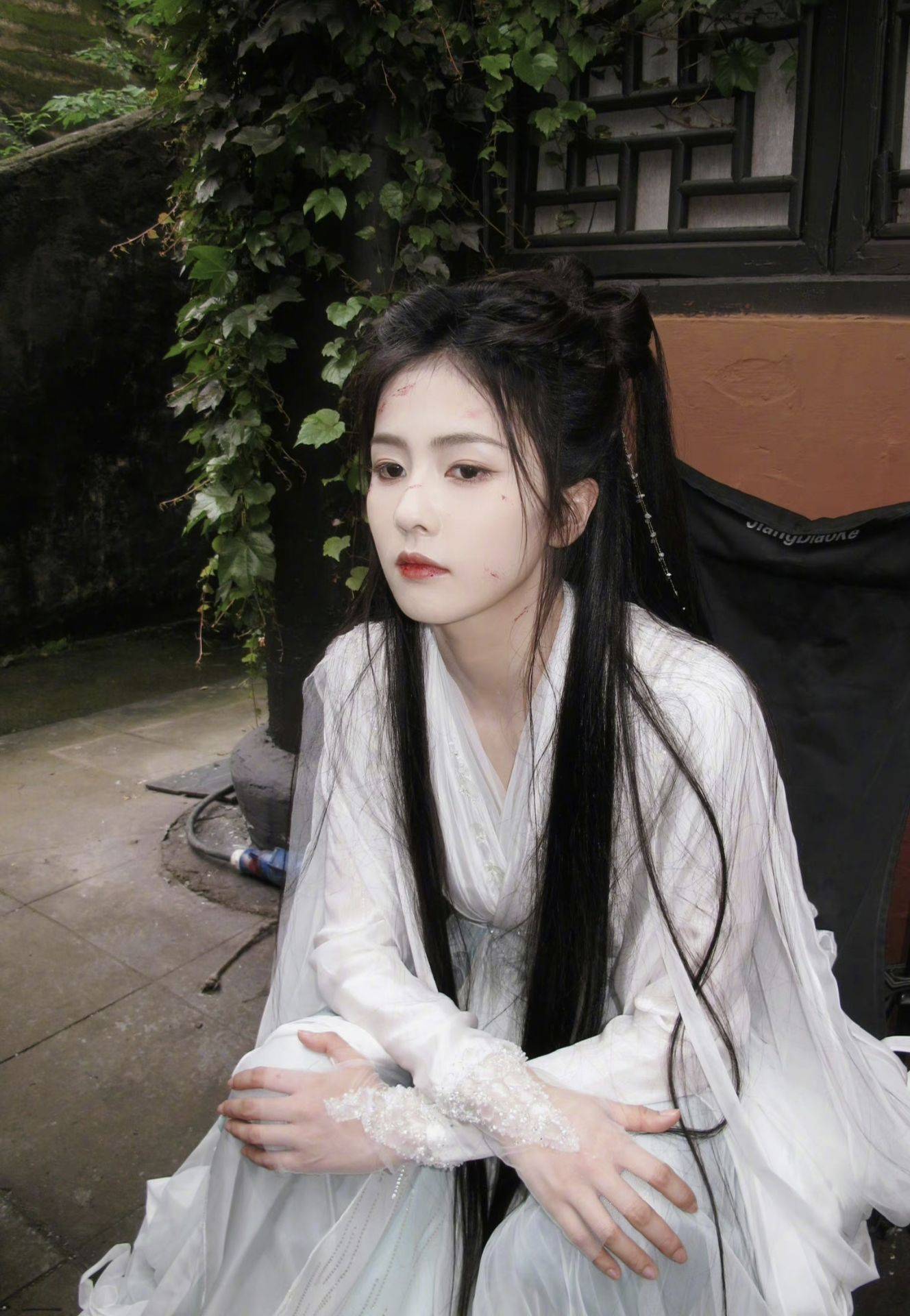 白鹿仙侠剧《临江仙》杀青,网友:期待李青月早日到来!