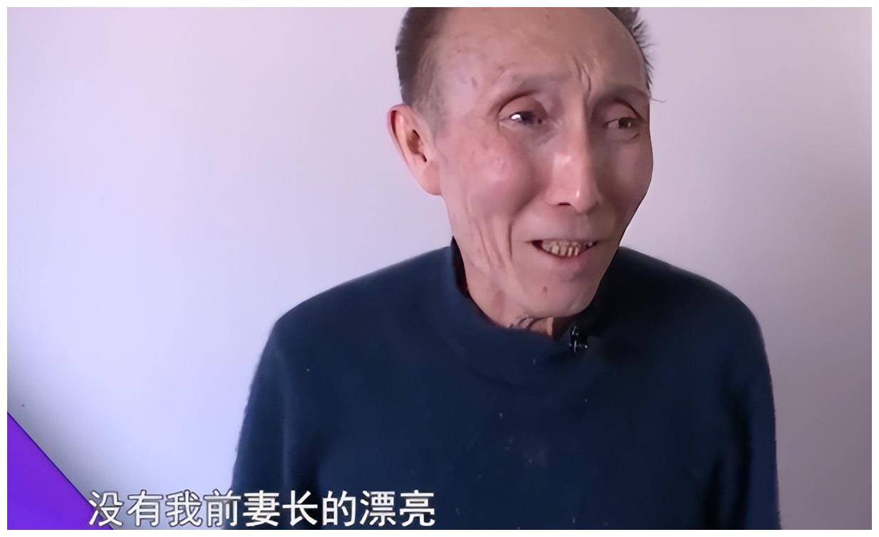 大爷嫌大妈丑,大妈嫌大爷老,相处后意外合拍,还穿起了情侣装