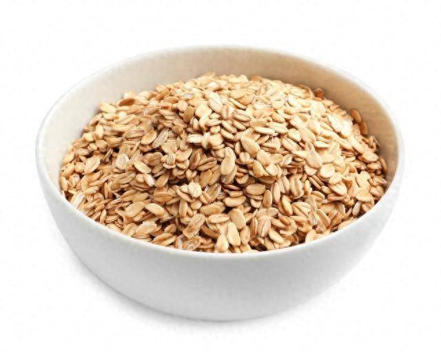 燕麦被称为"植物黄金",但营养师提醒:吃燕麦时别犯两个错误