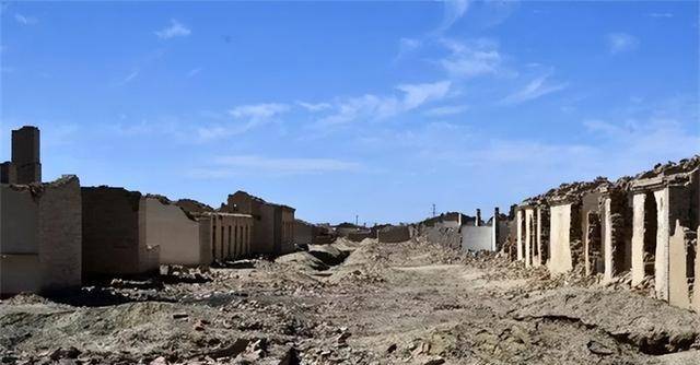 青海冷湖镇因石油而兴,繁华时10万人口,如今空无一人