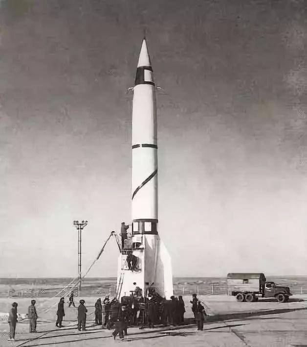 能在"一穷二白"的艰苦条件下创造"两弹一星"的奇迹_中国_原子弹_导弹