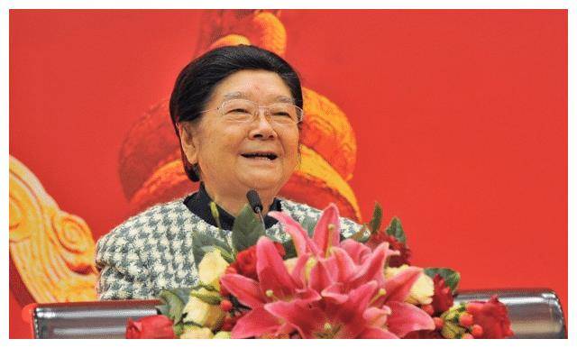 顾秀莲:我国第一位女省长,周总理亲自提拔,85岁仍在岗位