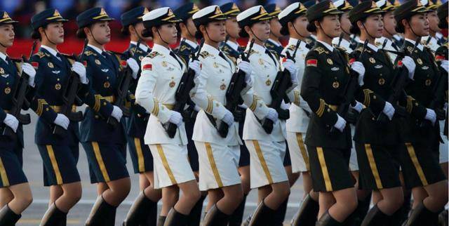 阅兵式上,女兵为什么一定要穿"丝袜"?3点原因不仅是为了好看