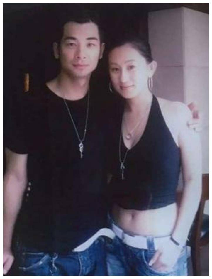 张丹露:赵文卓一生至爱梅艳芳,偷偷养育私生子,为何转身娶了她_作品