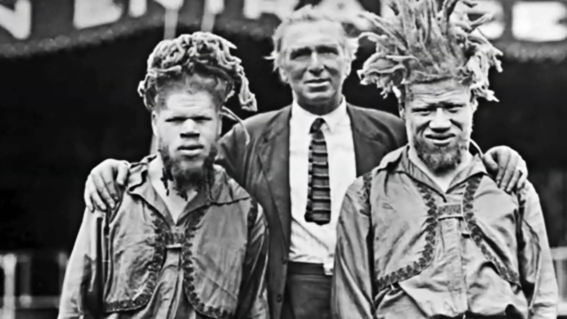 然而,当技术失误成为现实,如巴纳姆和贝利马戏团的那次意外,八名杂技