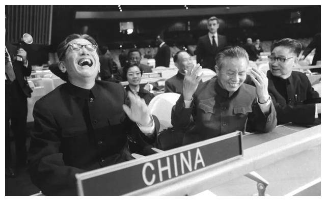 1971年中国重返联合国,美国不甘,欲使俩小诡计,结果都成了闹剧