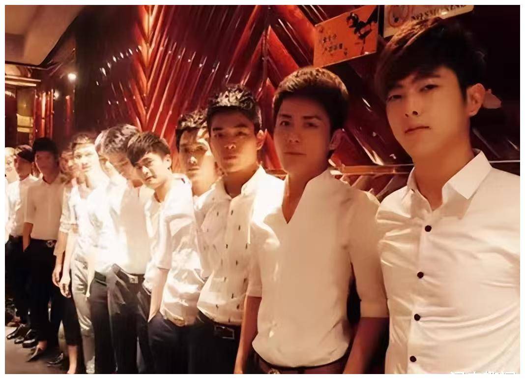 广东40岁女子ktv点男模,丈夫过来抓现行,女子诬陷男模将其打伤