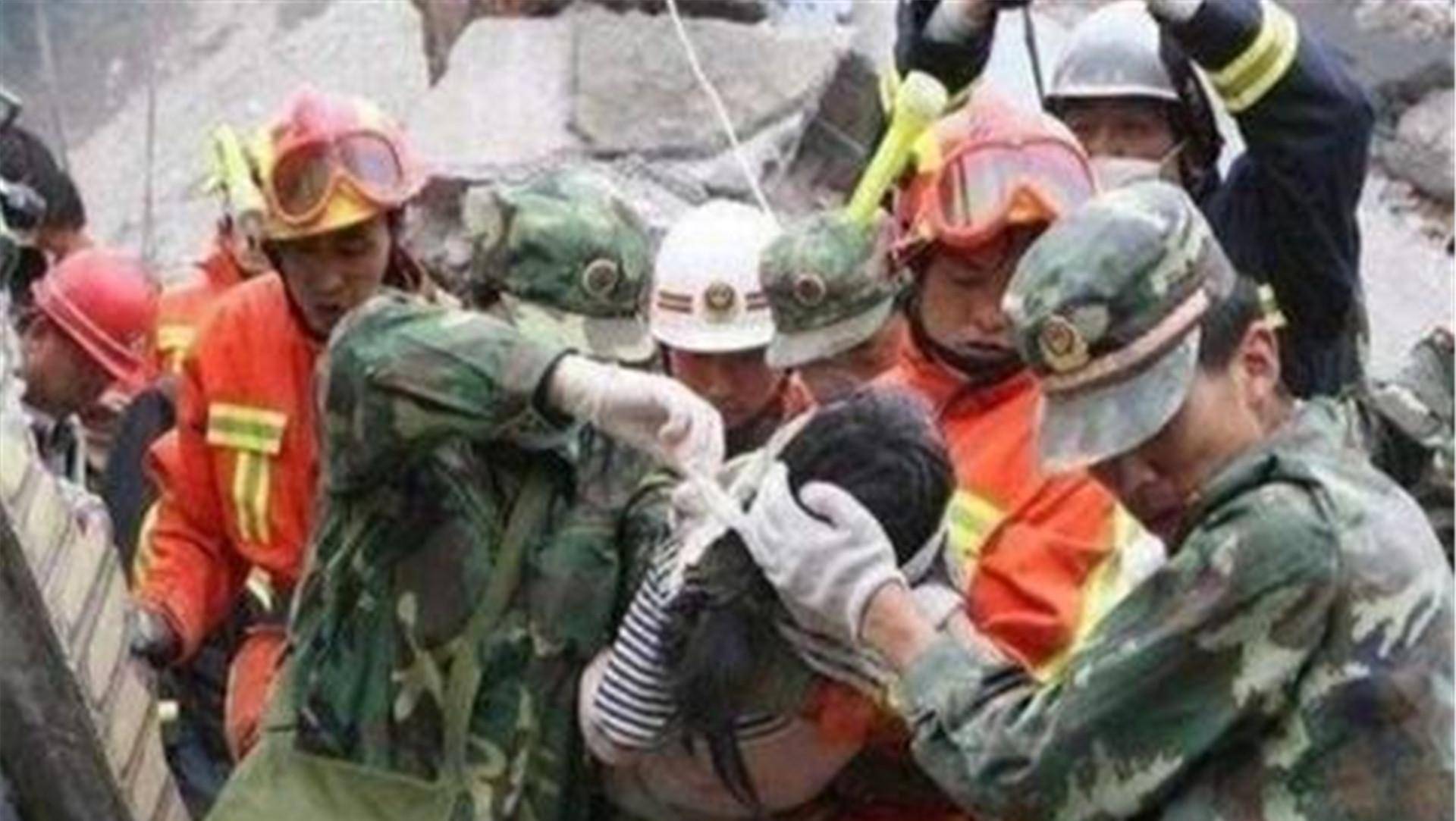 08年汶川地震时,获救的22岁女孩,嫁给了救命恩人,后来怎样?