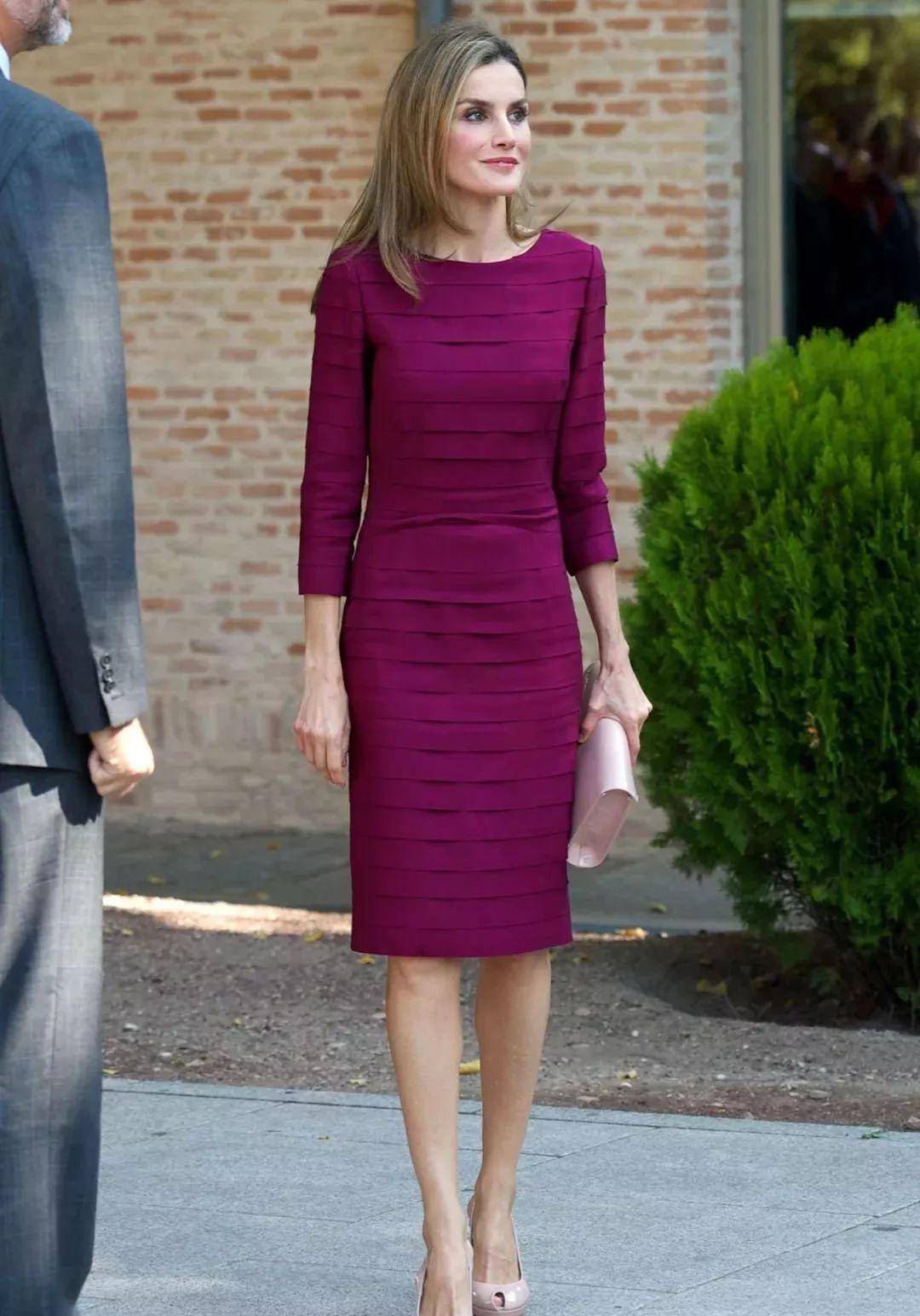 48岁莱蒂齐亚:白发明显也不染,和国王共白头,17年恩爱羡煞旁人