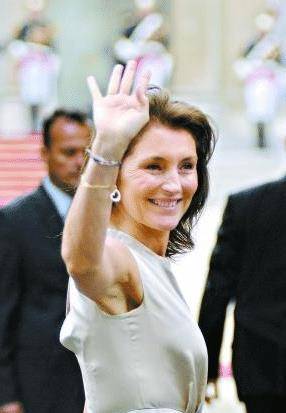 法国前总统萨科齐情史多:三婚娶小12岁模特娇妻,二婚抢别人妻子