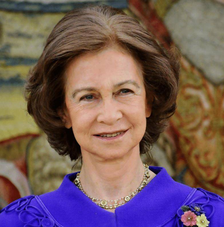 48岁莱蒂齐亚:大姑子刁难婆媳不和,女儿早恋,操心到头发都白了