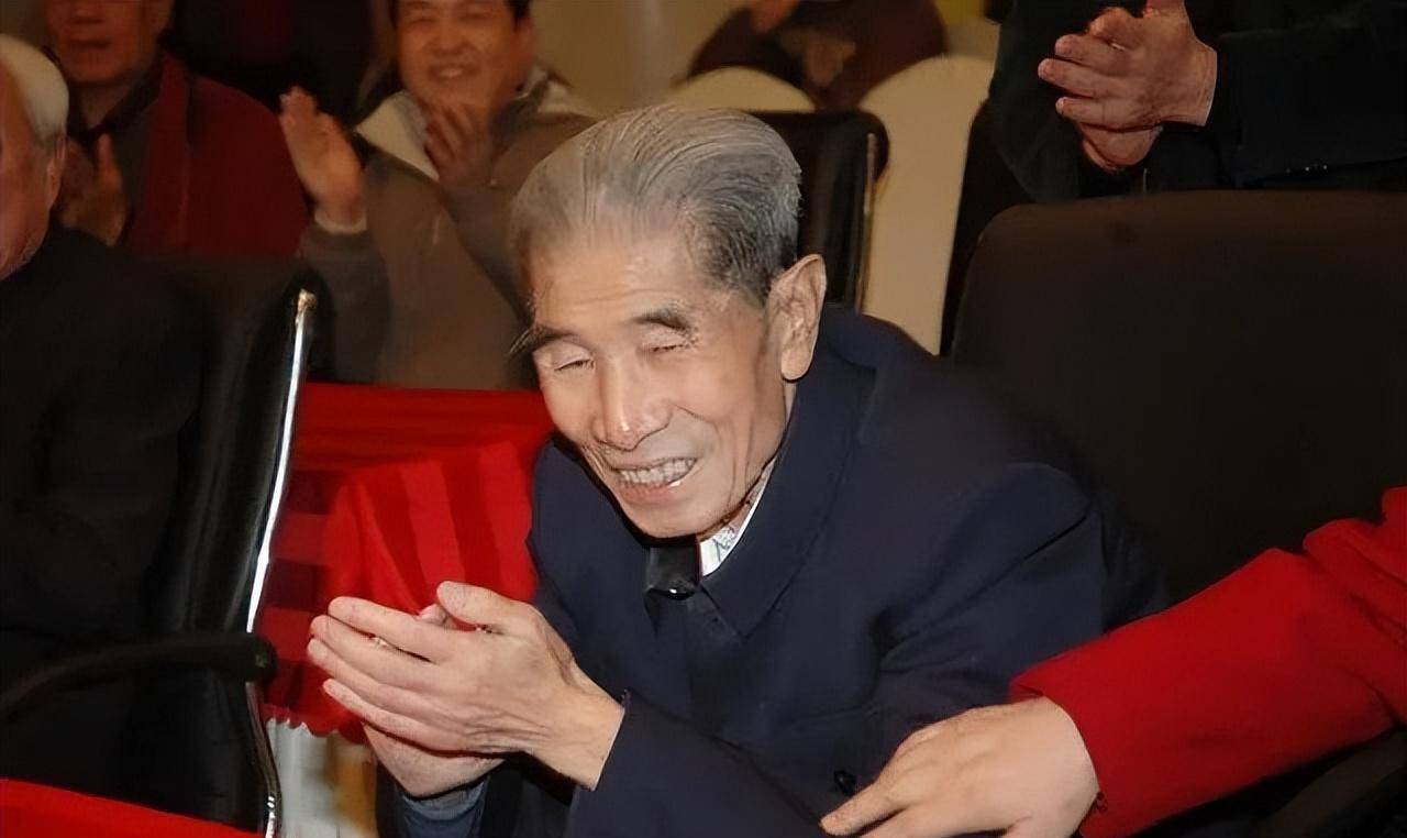 2009年相声名家李文华追悼会:姜昆布置灵堂,郭德纲于谦长跪不起