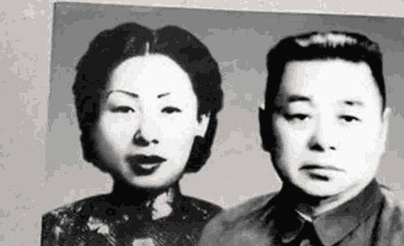 他是川军将领,一生娶了40位小老婆,用6个字总结自己的一生!