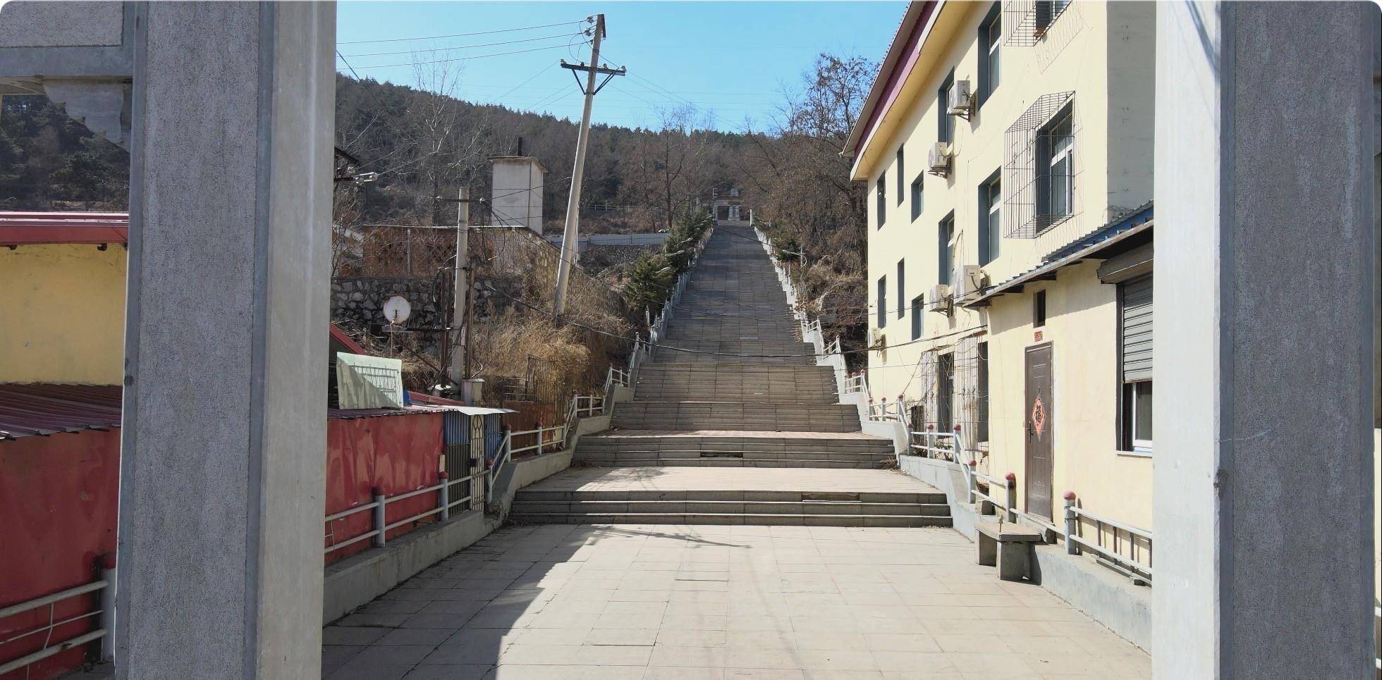 弓长岭烈士陵园,高高的台阶,你知道这里都有纪念烈士吗?