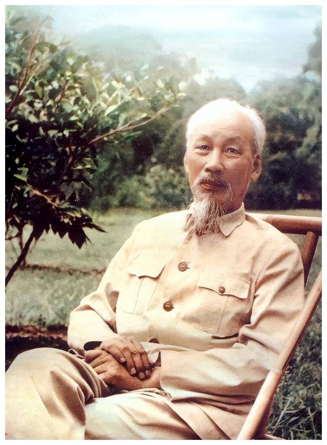 69年胡志明逝世,周总理指示驻越大使暂不吊唁,事后才知别有深意_越南