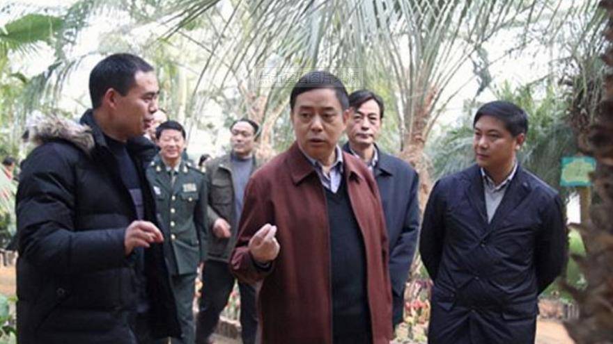 他担任了8年济南军区政委,47岁授少将,54岁成中将,59岁晋上将