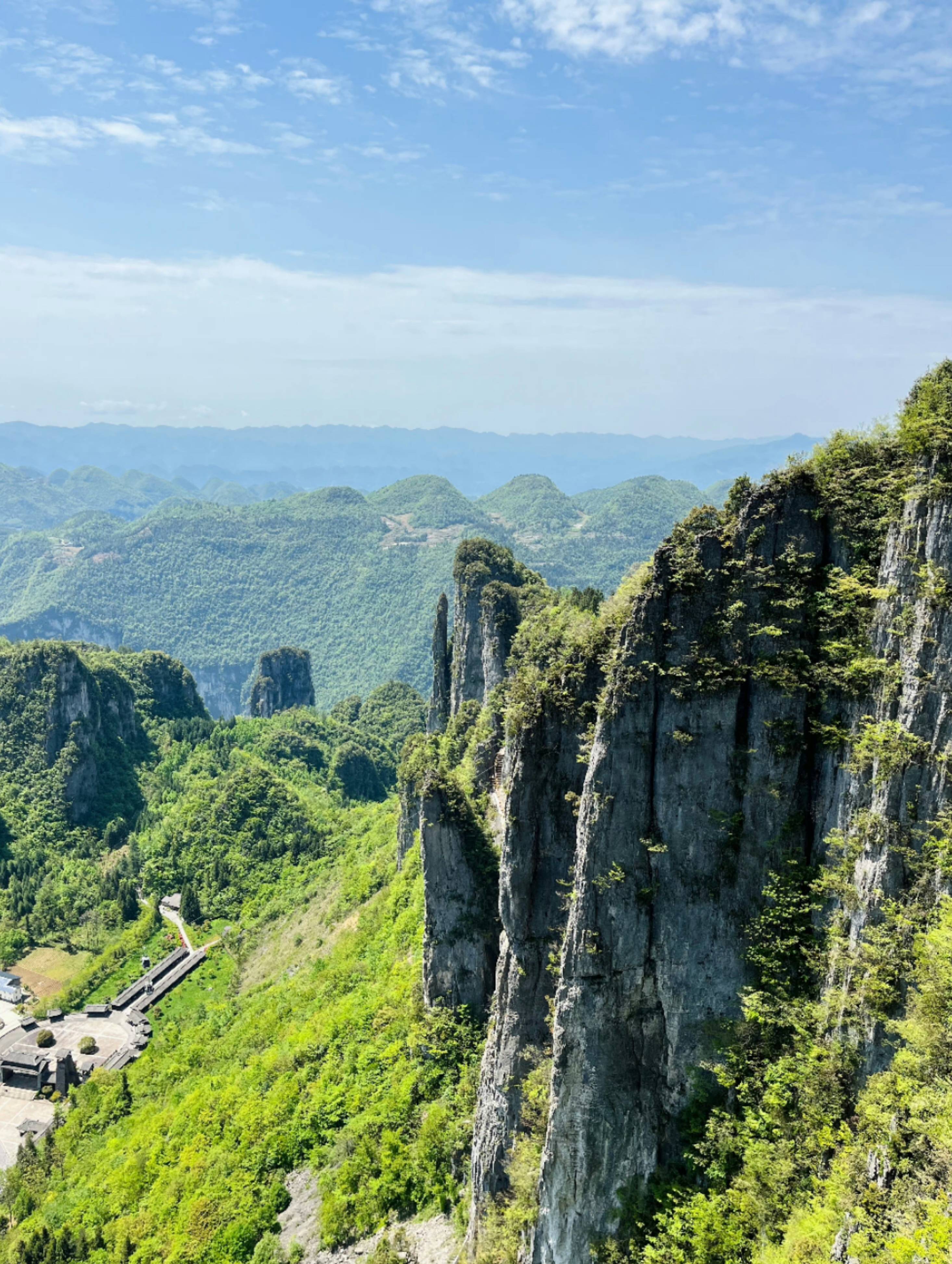 情侣张家界旅游详细费用分析:交通,住宿,美食,门票全预算攻略