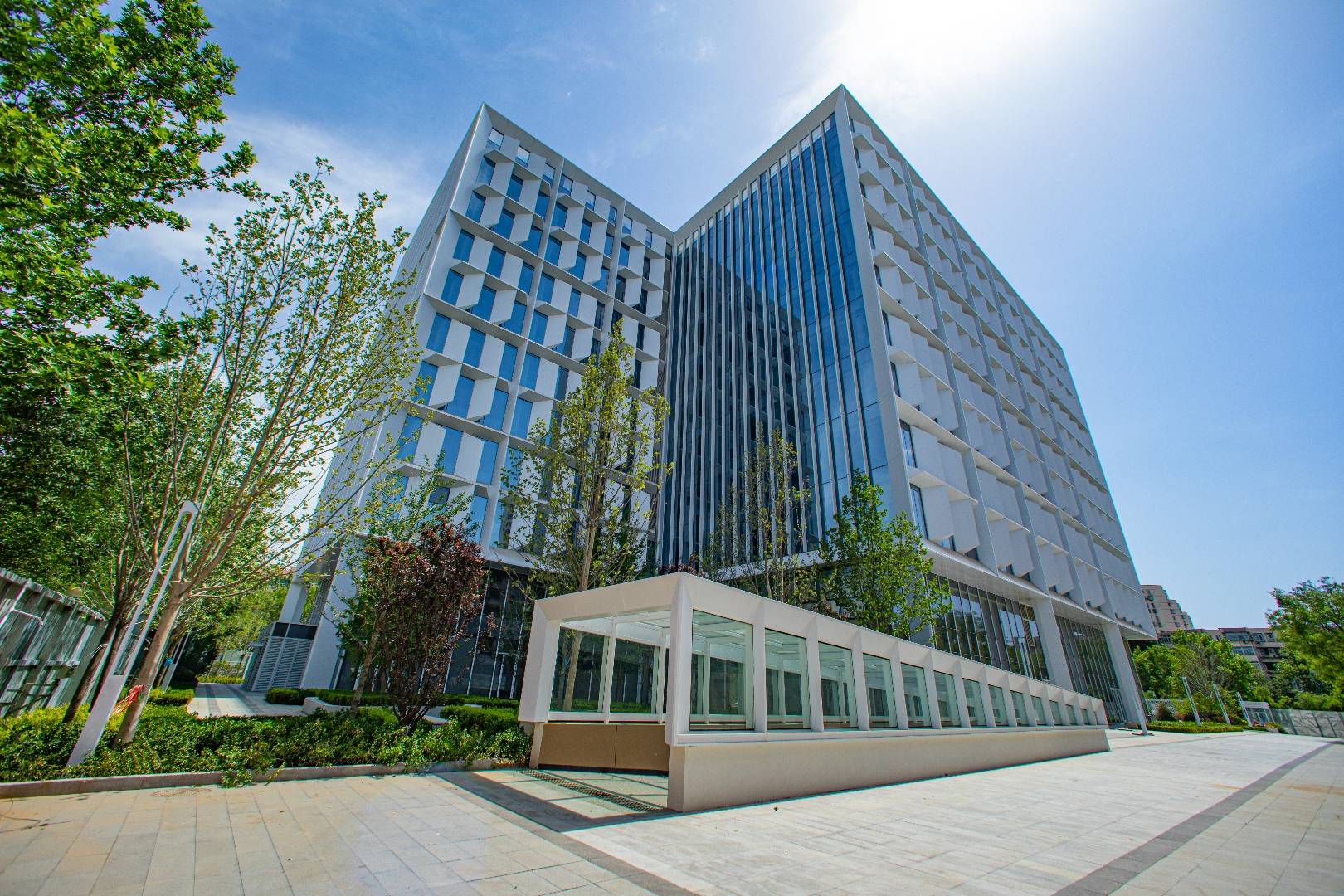 生态办公新领地】: 项目近拥桐城公园,北京龙韵国际公园,大望京公园