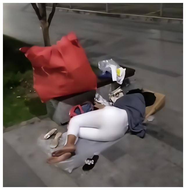 别再随便"捡尸"了!深圳大哥捡回流浪女,事后