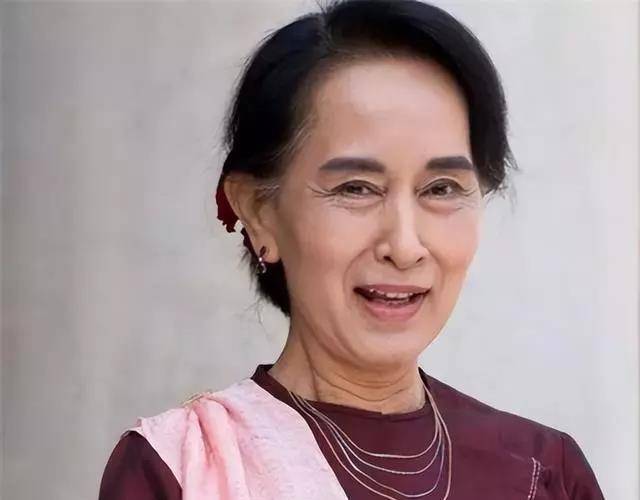 对于和缅甸和中国的关系,昂山素季既有"夫妻不和可以离婚,而中缅作为