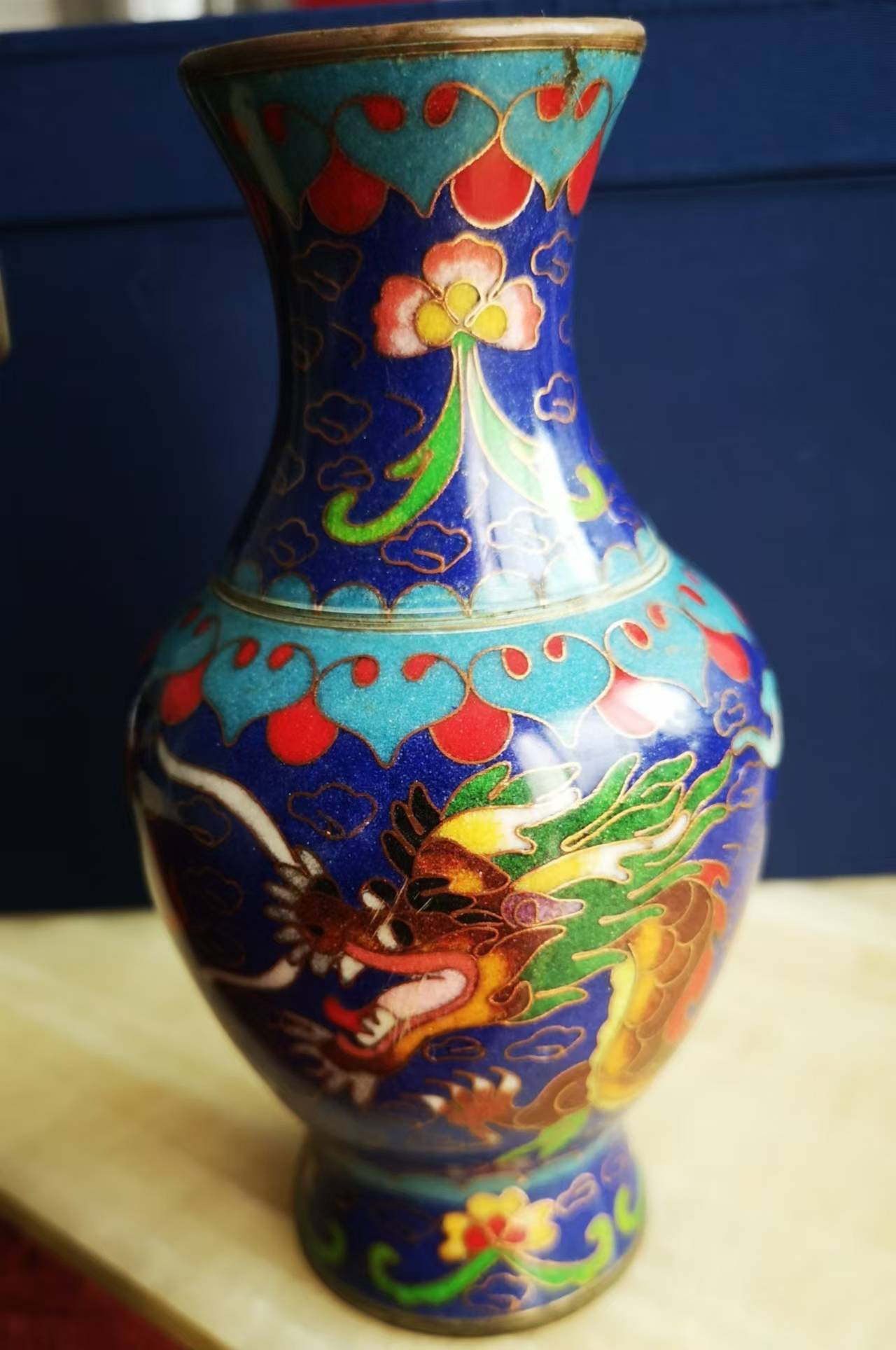 景泰蓝龙纹赏瓶