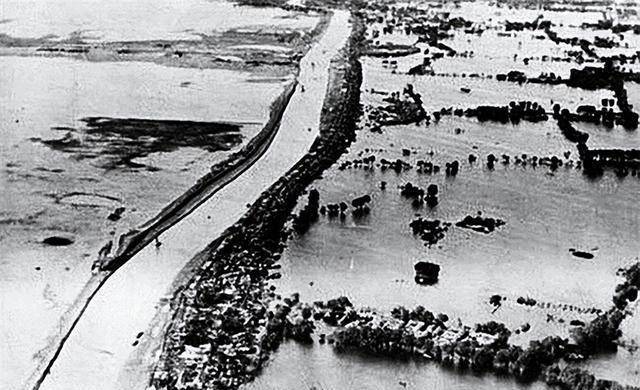 在综合各方意见后,新的方案应运而生:从花园口这个地方决堤,并尝试用