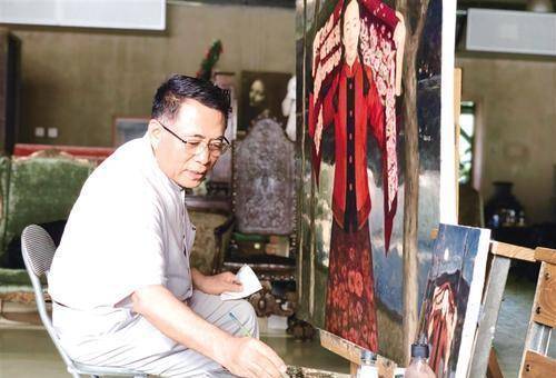 画家名叫杨飞云,自小便展现出了卓越的绘画天赋.