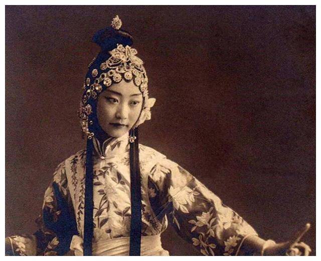 22张清朝美女老照片,眼神里都是故事